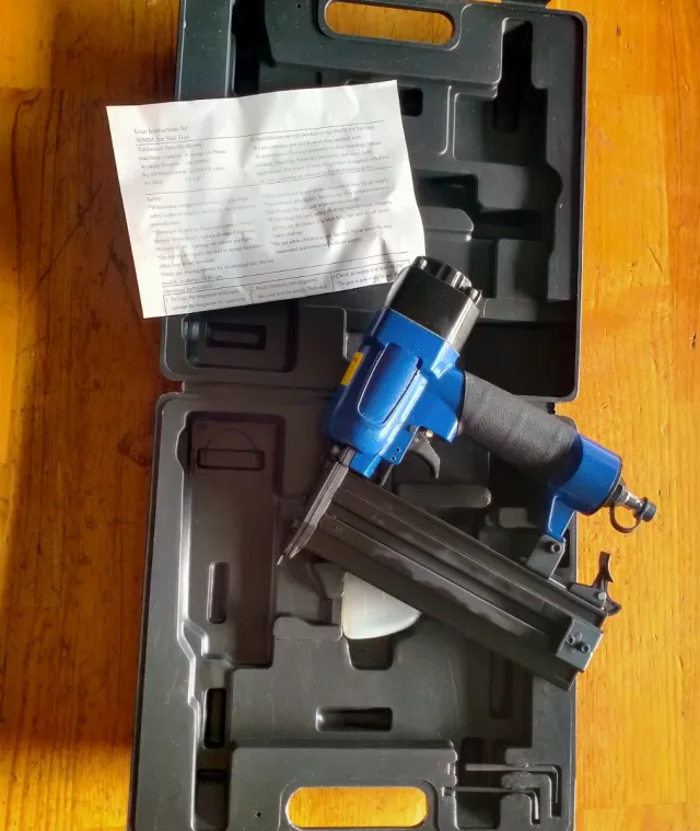 Clavadora Neumática, clavo 1,2 mm de diametro