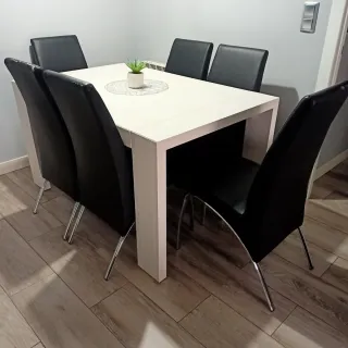 Juego de 6 sillas de comedor negras.  (Negociable)