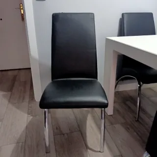Juego de 6 sillas de comedor negras.  (Negociable)