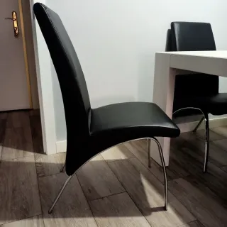 Juego de 6 sillas de comedor negras.  (Negociable)