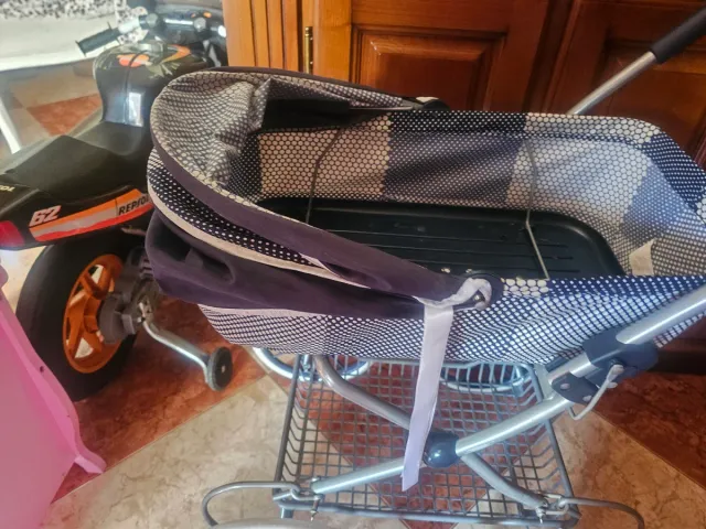 Cochecito de juguete para muñecas