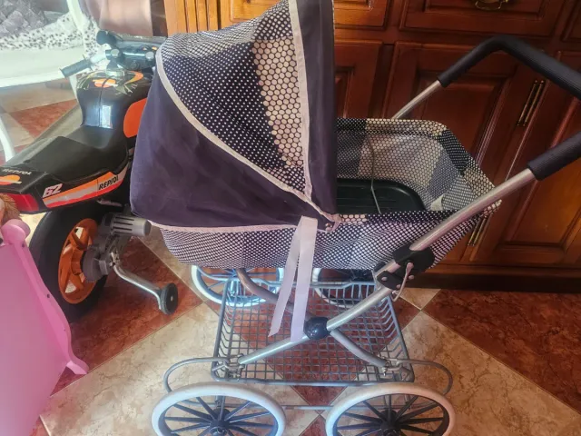 Cochecito de juguete para muñecas