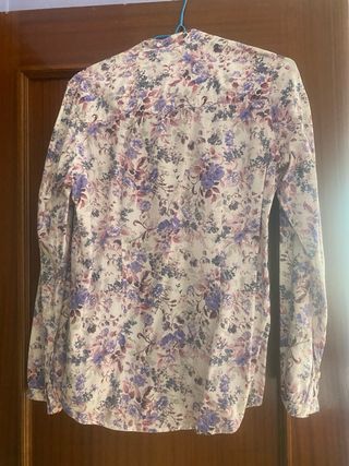 Camisa Amichi flores talla S
En perfecto estado 
