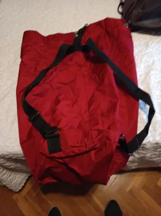 Petate Zara vintage burdeos 
Gran capacidad 