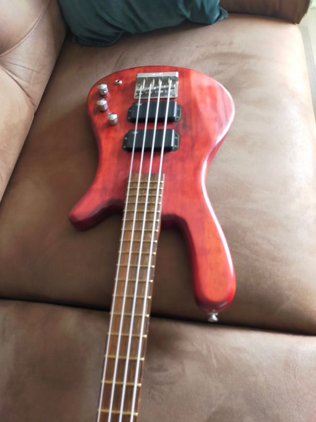 Bajo Warwick Streamer Std 2000