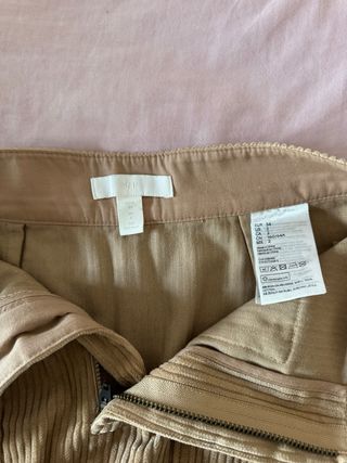 Falda H&M beige de pana con bolsillos