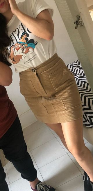Falda H&M beige de pana con bolsillos
