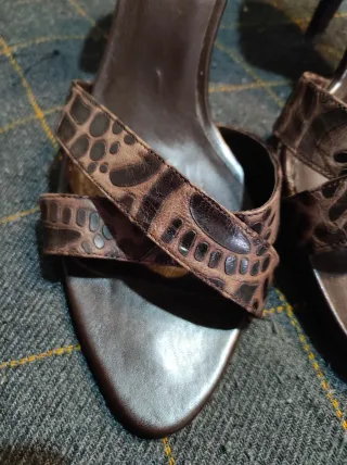 Sandalias Vogli Tacón Piel Marrón