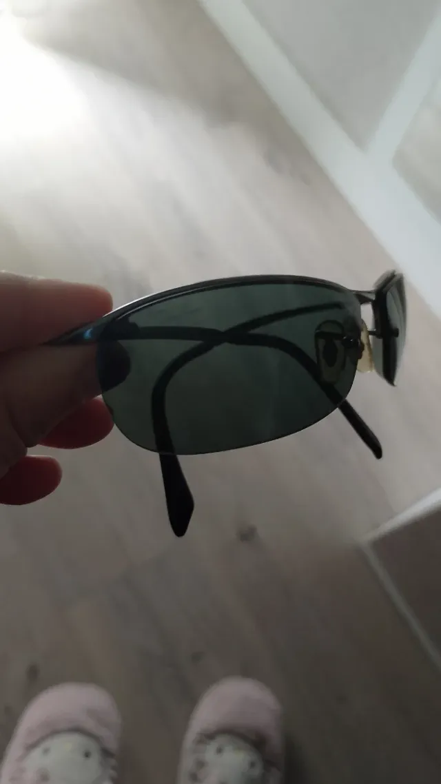 Gafas de sol Ray-Ban negras con su FUNDA