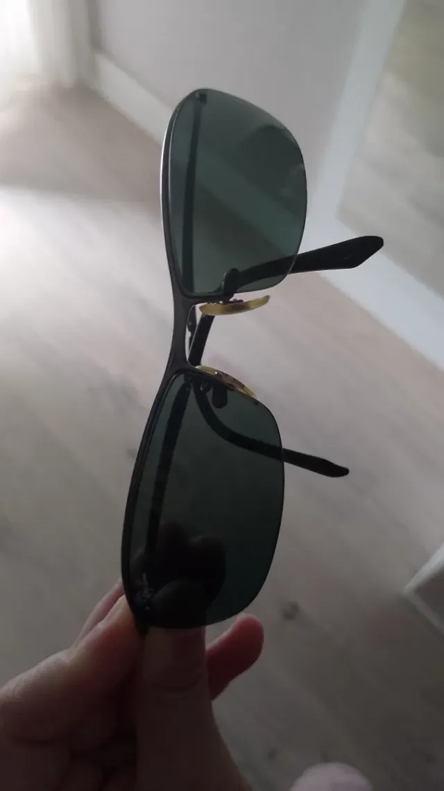 Gafas de sol Ray-Ban negras con su FUNDA