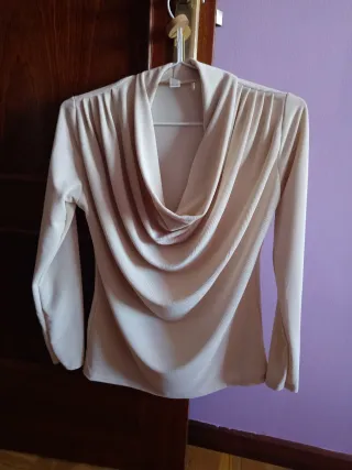 Blusa beige manga larga