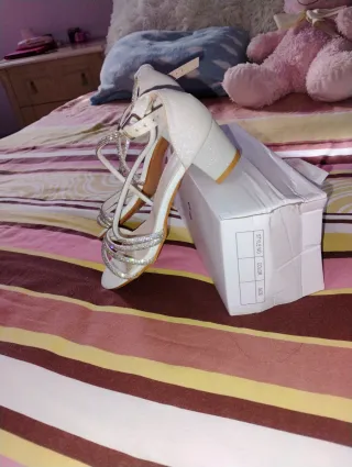 Zapatos tacón bajo plateados talla 36