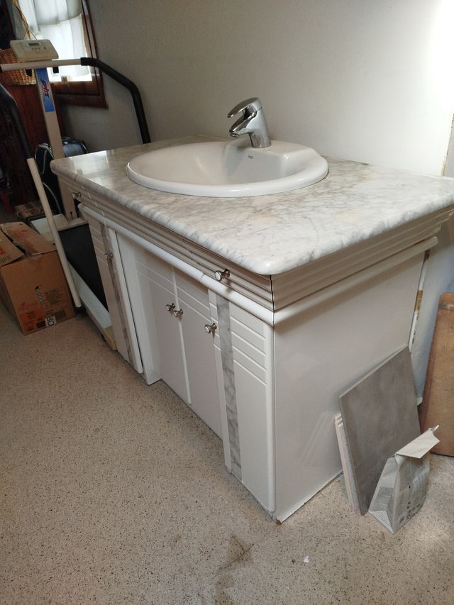 Mueble de baño con lavabo de mármol