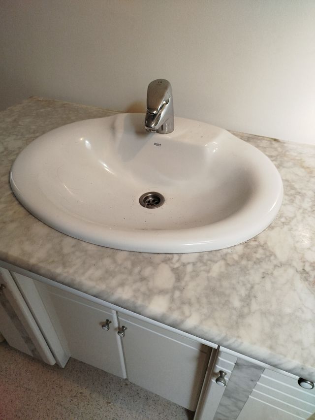 Mueble de baño con lavabo de mármol