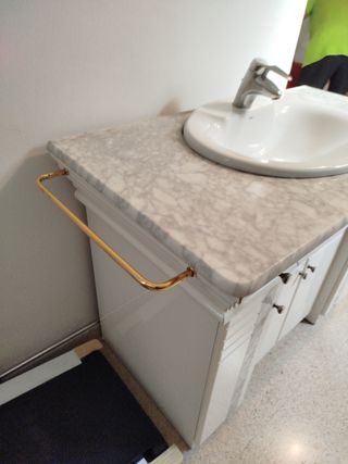 Mueble de baño con lavabo de mármol