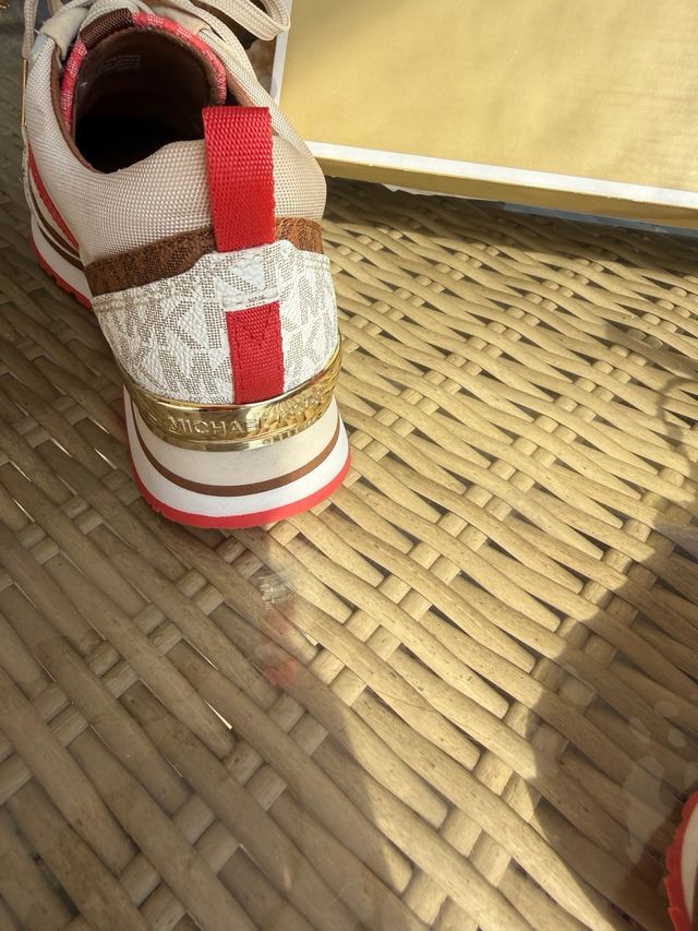 Zapatillas Michael Kors Beige y Rojo