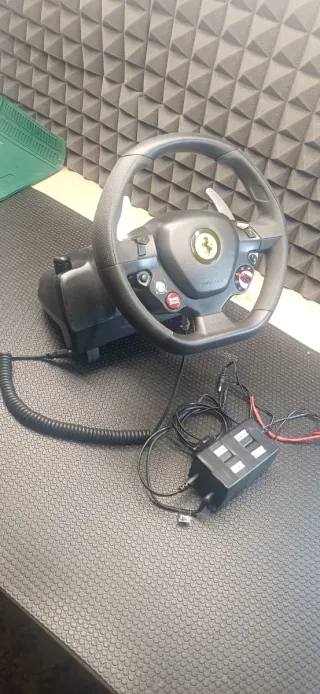 Volante Logitech G27 con cerchio Thrustmaster