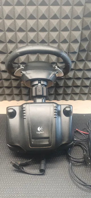 Volante Logitech G27 con cerchio Thrustmaster