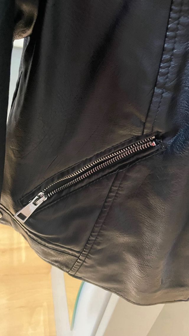 Cazadora cuero negra