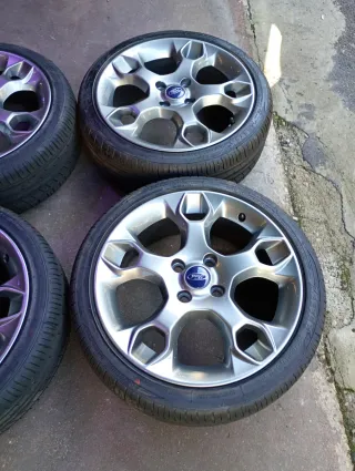 4 LLANTAS 17 FORD FIESTA SPORT NEUMÁTICOS 600€