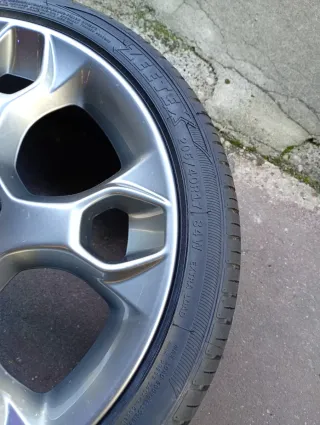 4 LLANTAS 17 FORD FIESTA SPORT NEUMÁTICOS 600€