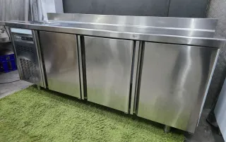 Mesa refrigerada acero inoxidable con lavabo