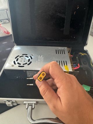 Maletín con fuente de alimentación carga RC