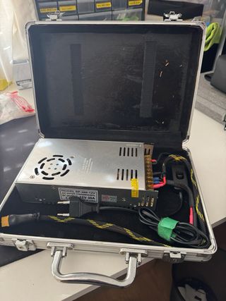 Maletín con fuente de alimentación carga RC