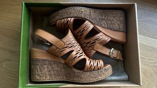 Sandalias cuña cuero hebilla “TOP3”