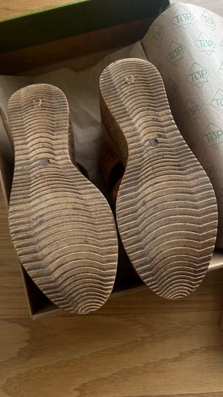 Sandalias cuña cuero hebilla “TOP3”