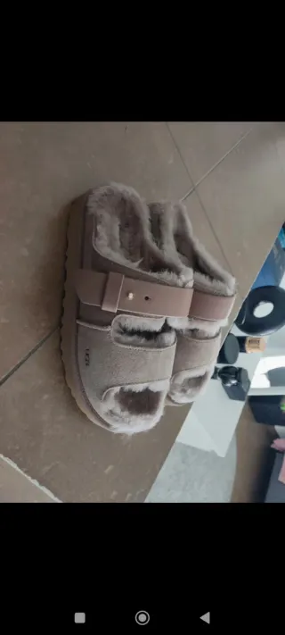 UGG Zapatilla Abierta color arena