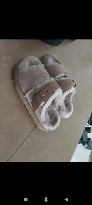 UGG Zapatilla Abierta color arena