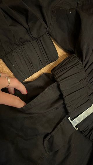 Vestido camisero Bershka negro con cinturón