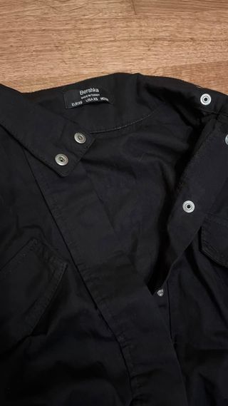Vestido camisero Bershka negro con cinturón