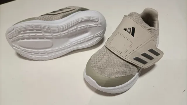 Zapatillas Adidas Bebé sin estrenar talla 24.
