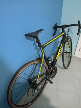 Bicicleta de carretera BMC Negra