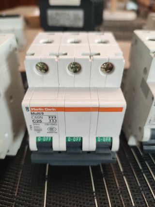 Interruptor Automático Merlin Gerin Multi 9, y otr