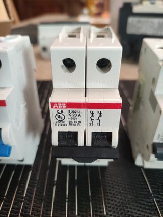 Interruptor Automático Merlin Gerin Multi 9, y otr