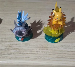 Consola Pokedex Nintendo + 2 Figuras