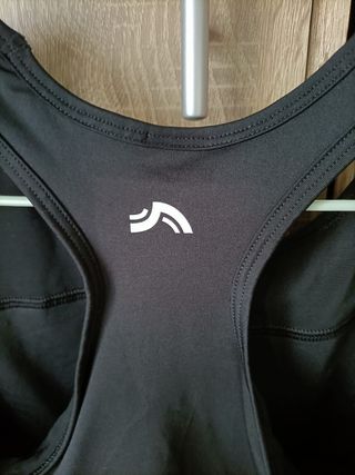 Top deportivo Crivit negro nuevo sin etiquetas