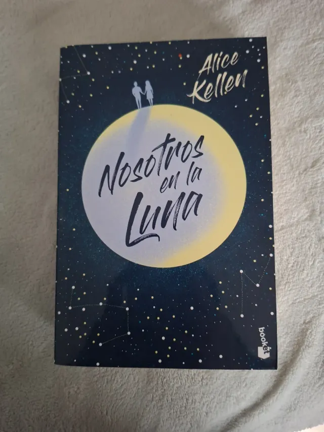 Nosotros en la luna: El libro más vendido del a...