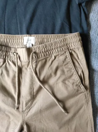 Conjunto Camiseta Pull&Bear Negra y Pantalón H&M