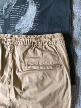 Conjunto Camiseta Pull&Bear Negra y Pantalón H&M