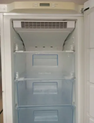 Congelador vertical Electrolux Blanco