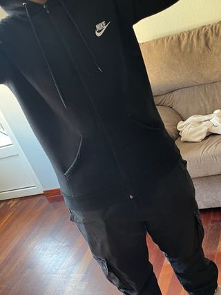 Chaqueta Nike Negra con Capucha y Cierre