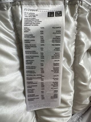 Plumón ligero Uniqlo Mujer color gris plata