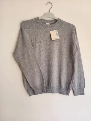Suéter BTS Gris Cuello Redondo