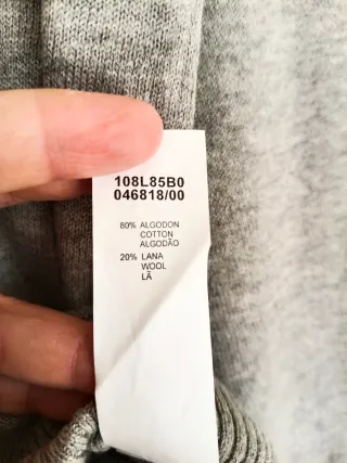 Suéter BTS Gris Cuello Redondo