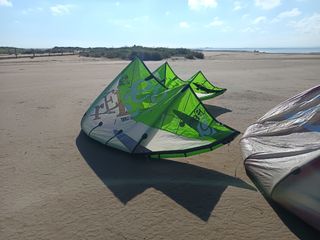 Pack Kitesurf North: 3 cometas, barra, arnés