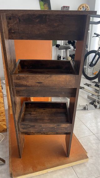 Mesa alta,  efecto madera,anclada a pared